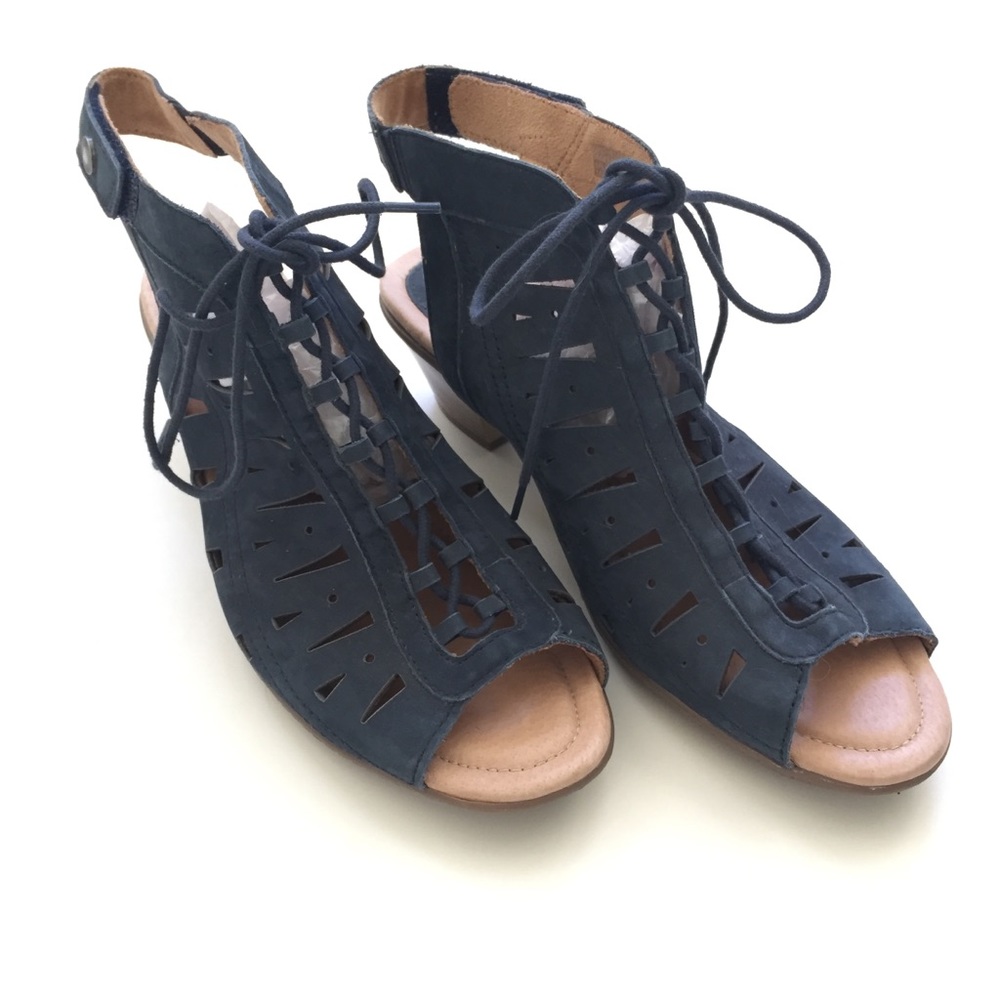 Earth Kirsten Wide Heeled Suede Sandals Size 10D